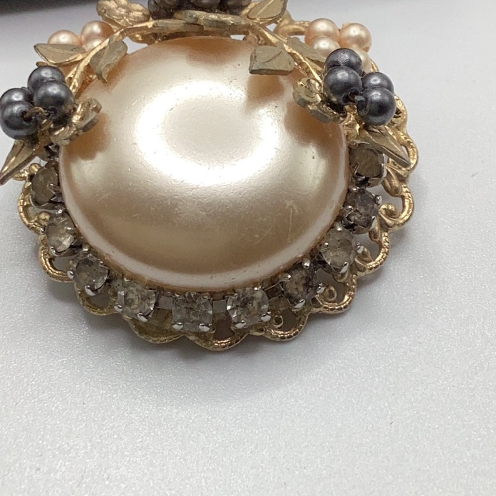 Faux Pearls and Rhinestones Clip on Vintage Earrings - Picture 5 of 5